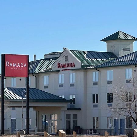 Ramada By Wyndham Estevan Kültér fotó