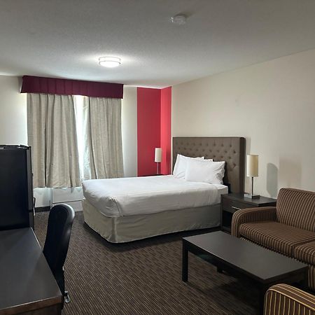 Ramada By Wyndham Estevan Kültér fotó