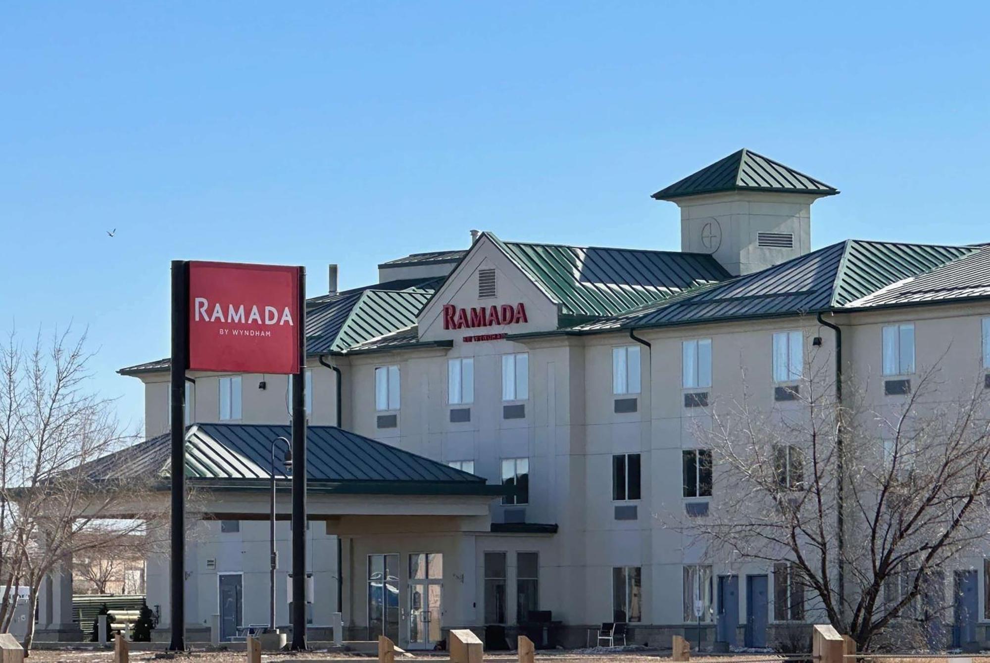 Ramada By Wyndham Estevan Kültér fotó