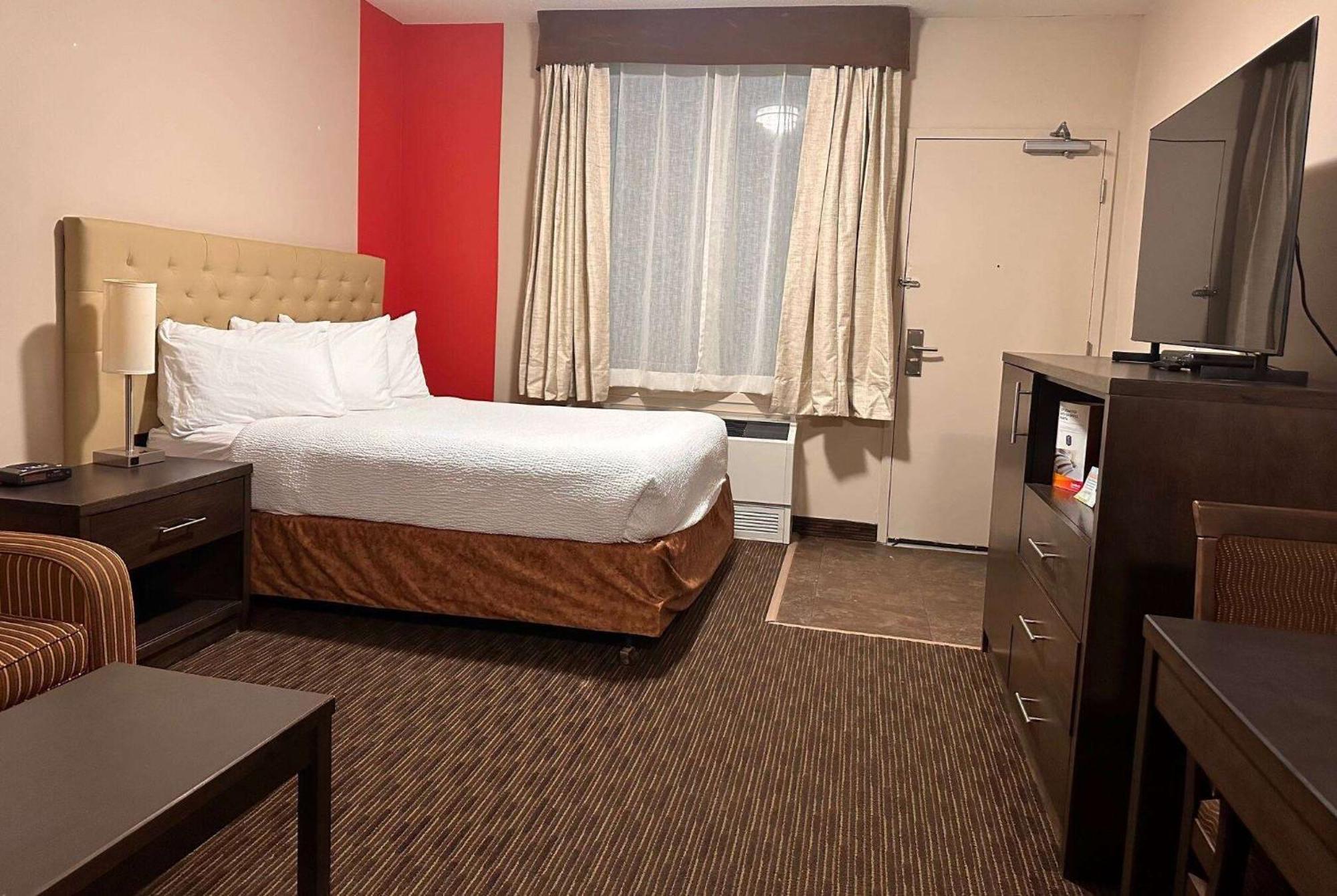 Ramada By Wyndham Estevan Kültér fotó