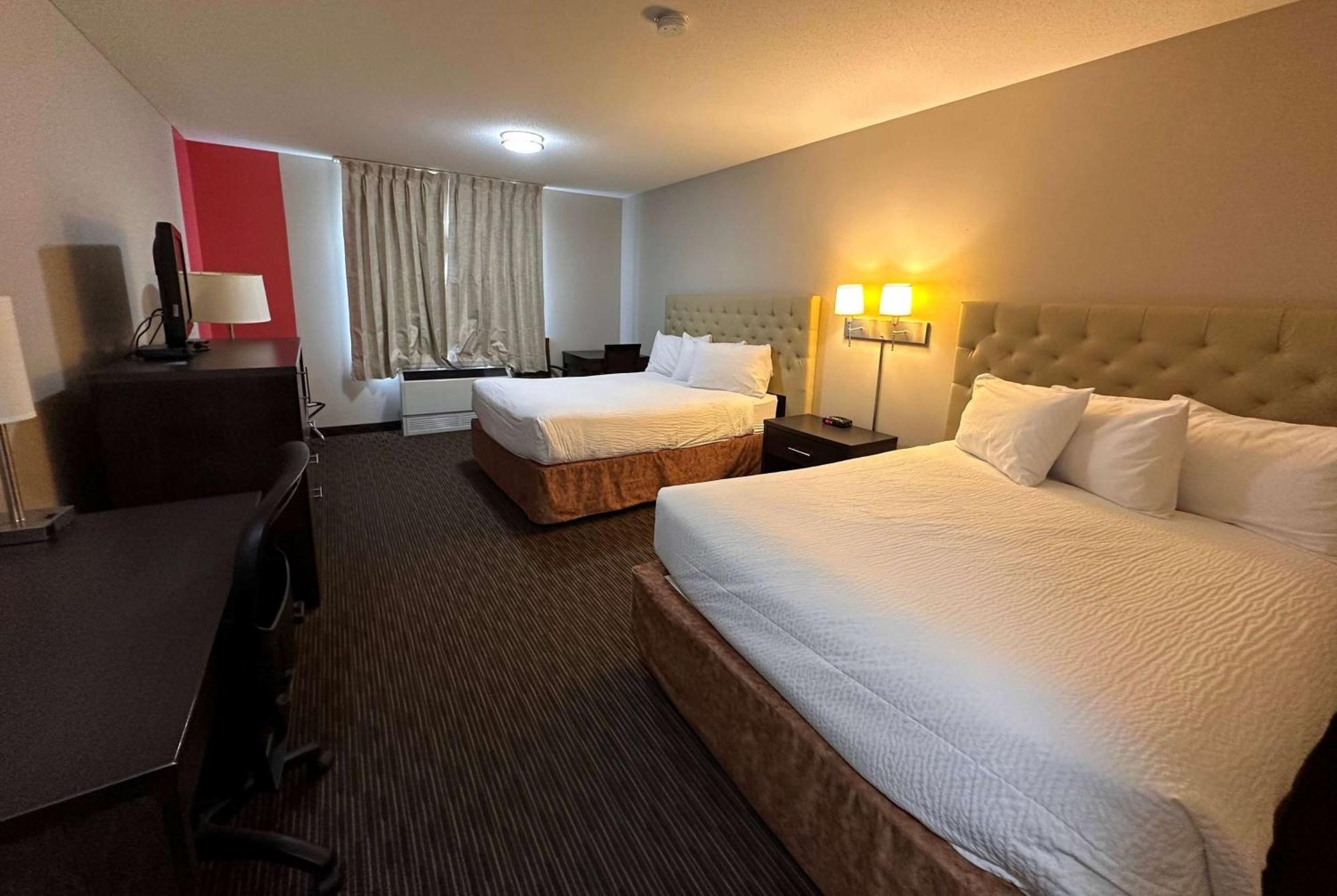 Ramada By Wyndham Estevan Kültér fotó