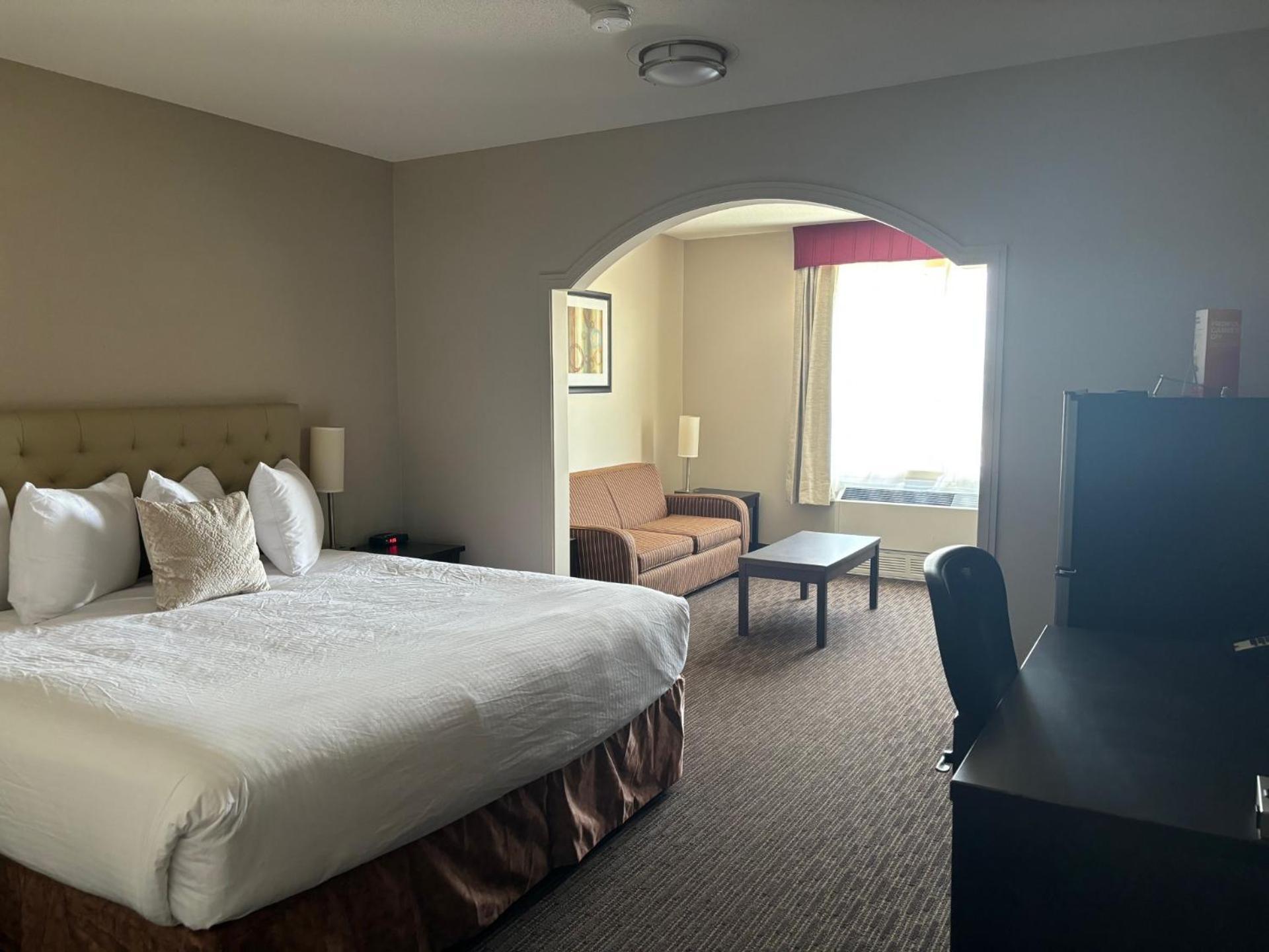 Ramada By Wyndham Estevan Kültér fotó