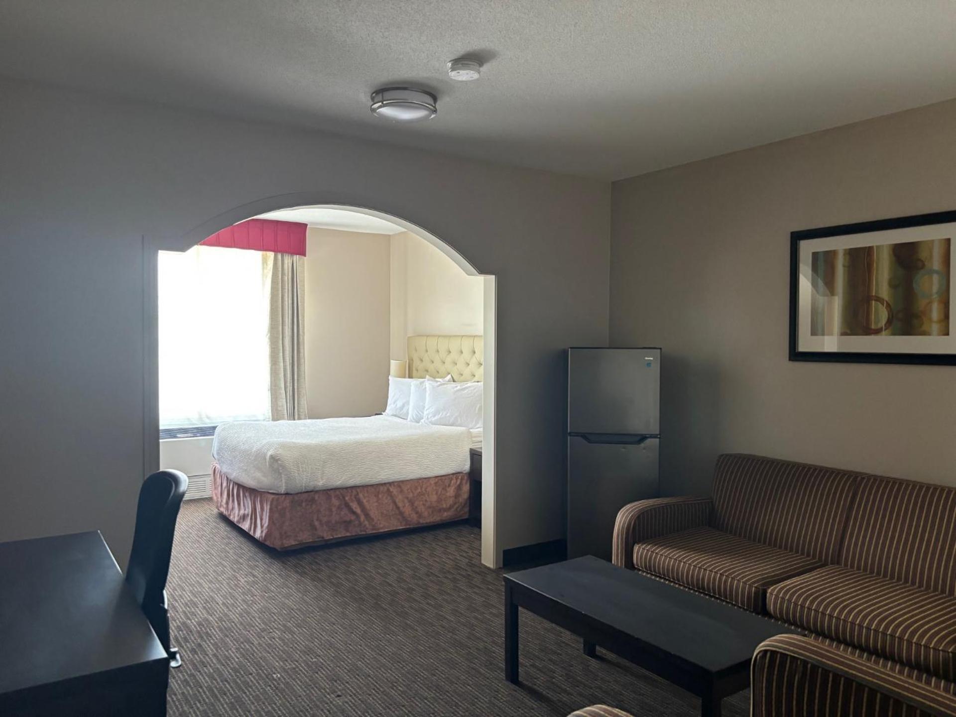 Ramada By Wyndham Estevan Kültér fotó