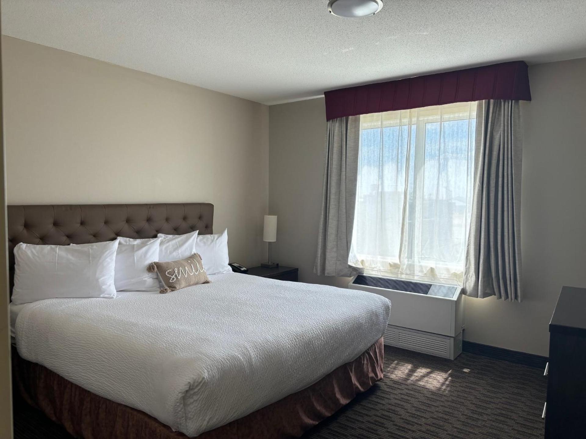 Ramada By Wyndham Estevan Kültér fotó