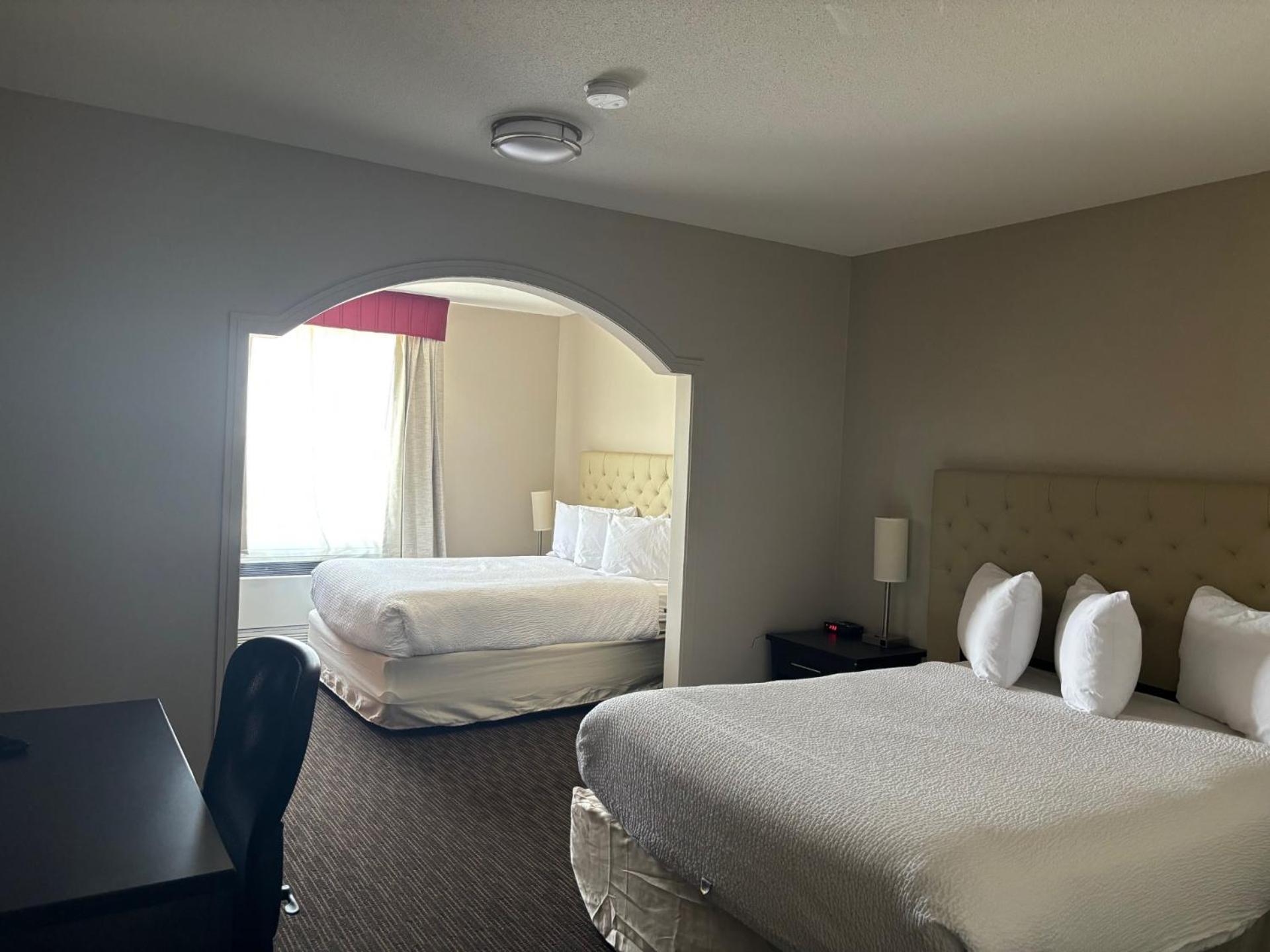 Ramada By Wyndham Estevan Kültér fotó