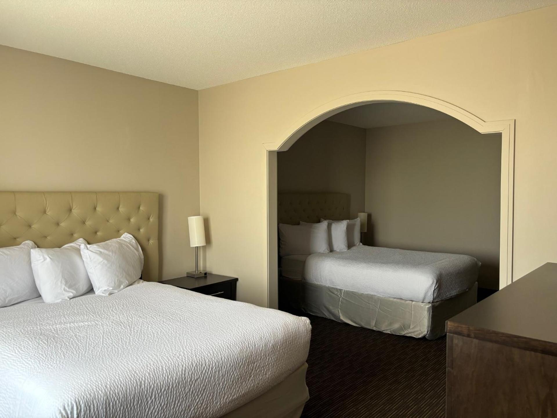 Ramada By Wyndham Estevan Kültér fotó