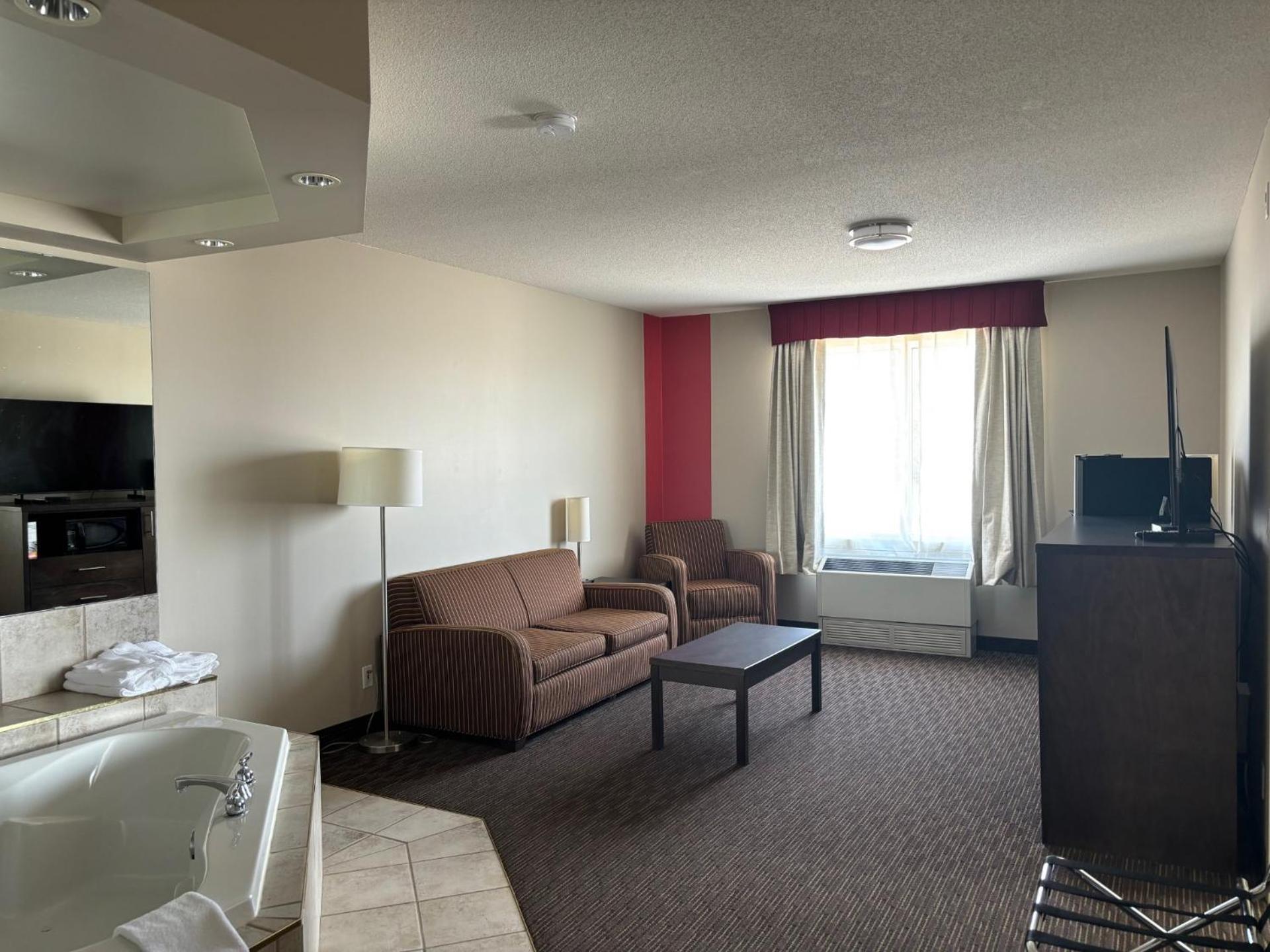 Ramada By Wyndham Estevan Kültér fotó