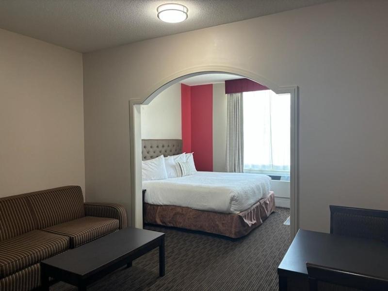 Ramada By Wyndham Estevan Kültér fotó