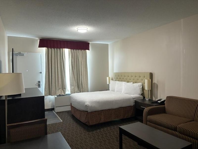 Ramada By Wyndham Estevan Kültér fotó