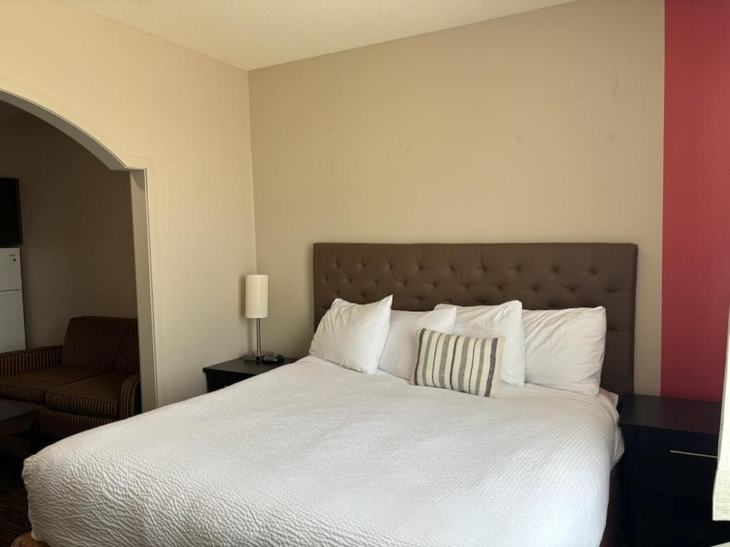 Ramada By Wyndham Estevan Kültér fotó