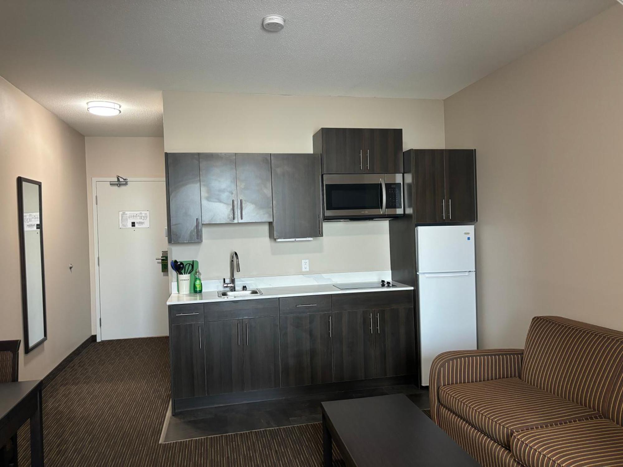 Ramada By Wyndham Estevan Kültér fotó