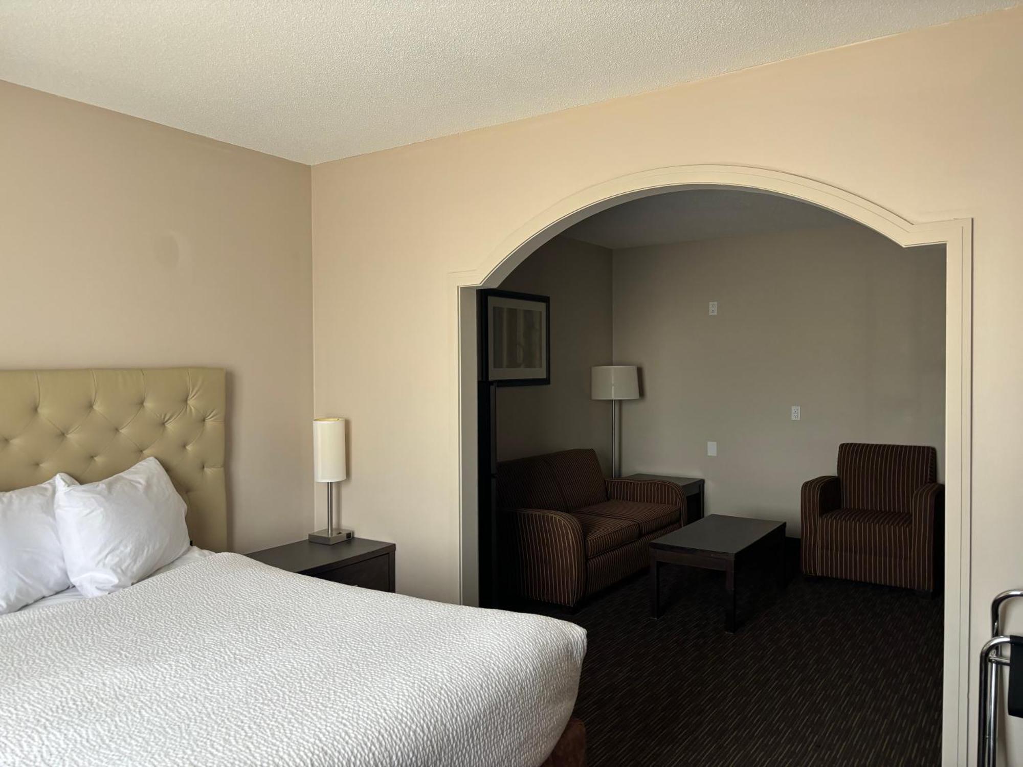 Ramada By Wyndham Estevan Kültér fotó