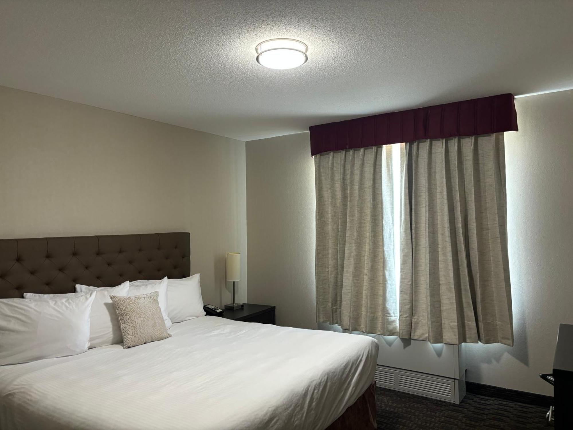 Ramada By Wyndham Estevan Kültér fotó