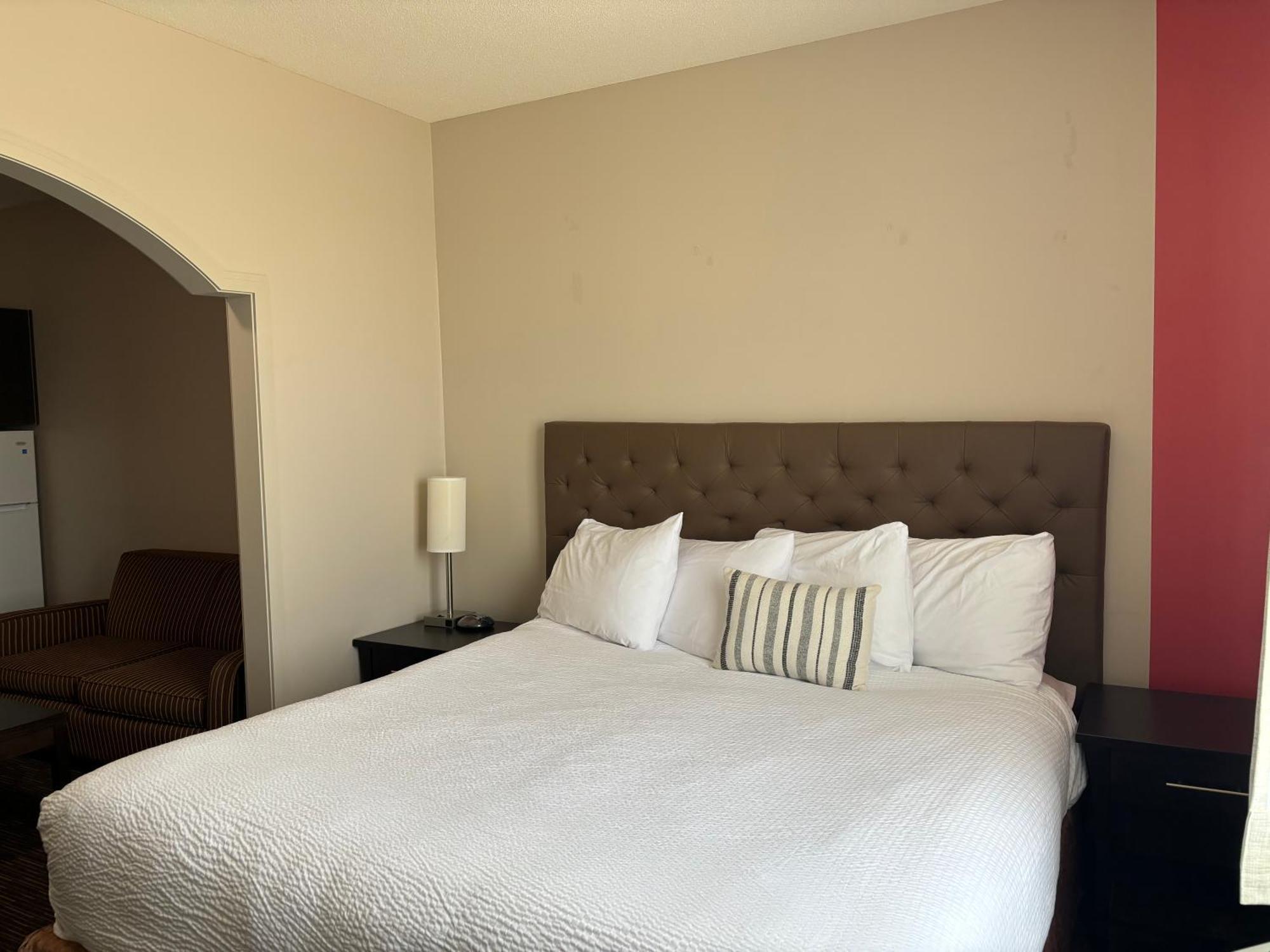 Ramada By Wyndham Estevan Kültér fotó