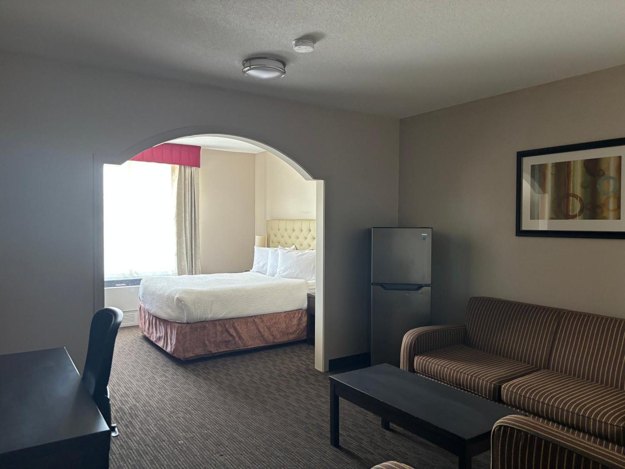 Ramada By Wyndham Estevan Kültér fotó